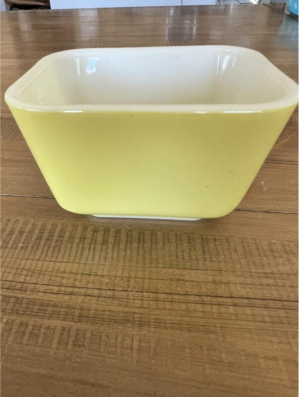 Vintage Pyrex 501B 1 1/2 c Rectangle Refrigerator Dish Yellow - Picture 2 of 4